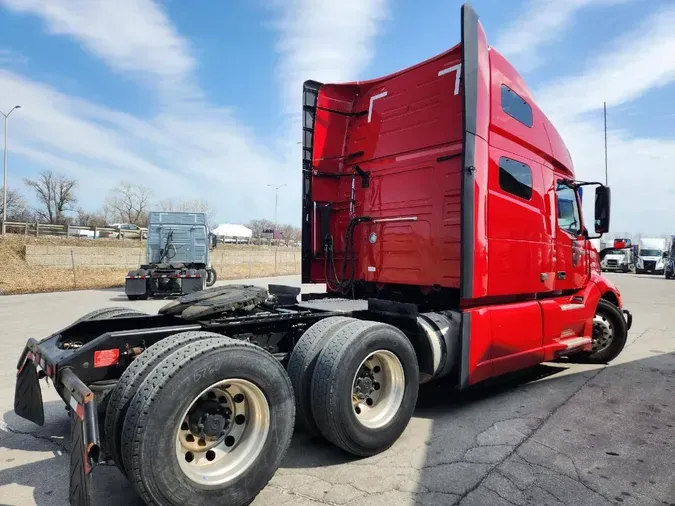 2022 VOLVO VNL64T760