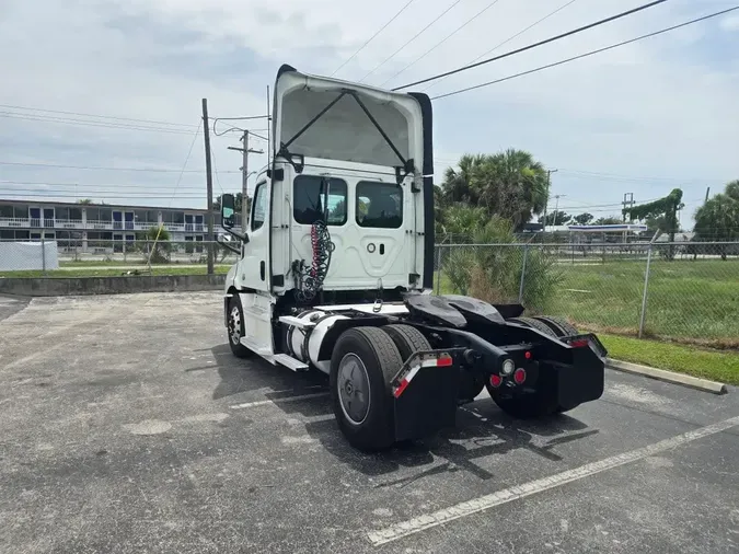 2020 FREIGHTLINER/MERCEDES NEW CASCADIA 1168f5bcecceff8a912e035d8b6076b9d13