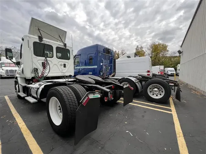 2016 FREIGHTLINER/MERCEDES CASCADIA 113