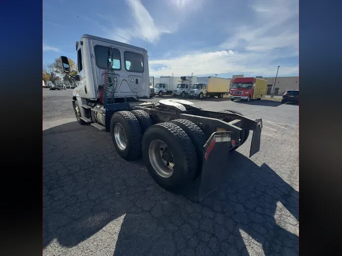 2018 FREIGHTLINER/MERCEDES CASCADIA 125