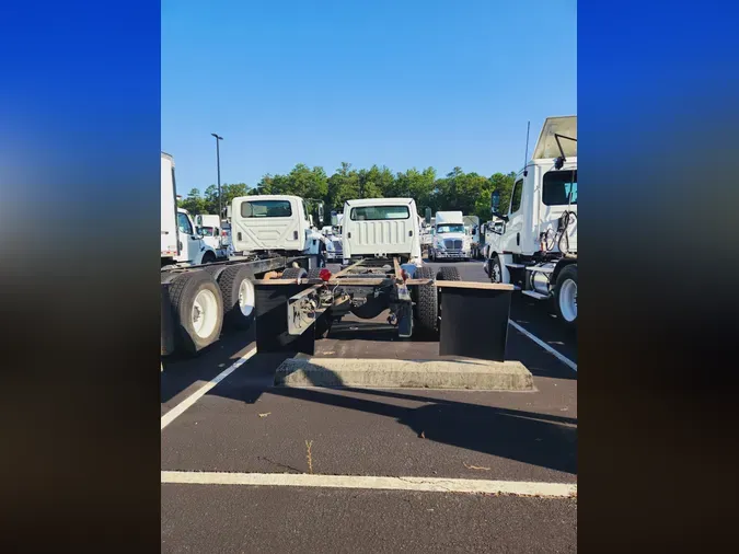 2018 FREIGHTLINER/MERCEDES M2 106