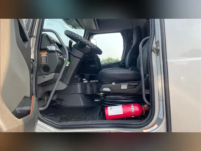 2022 VOLVO VNL760