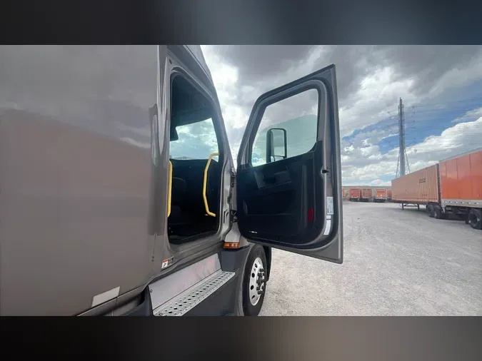 2025 Freightliner Cascadia 1268f71ffa97ae25f9ea30e60591499c1a6