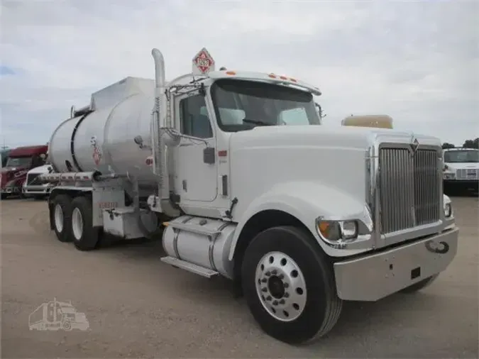 2011 INTERNATIONAL 9900