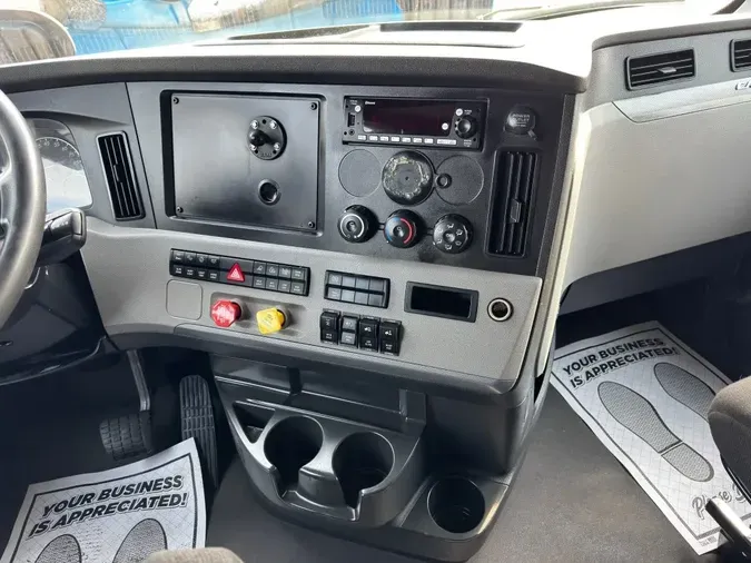 2022 FREIGHTLINER Cascadia 126