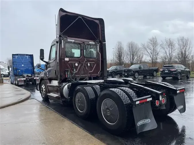 2019 FREIGHTLINER CA126