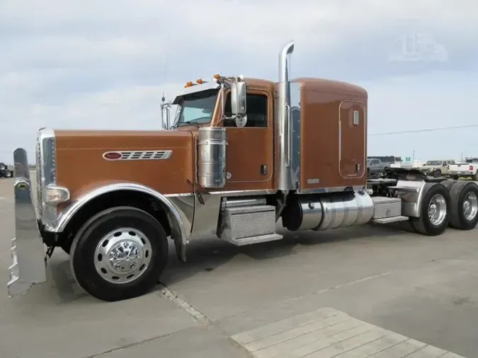 2015 PETERBILT 389