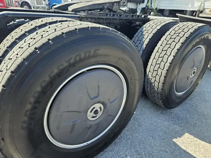 2021 FREIGHTLINER Cascadia 126