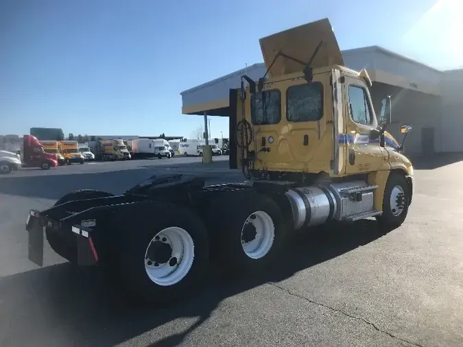 2018 Freightliner X12564ST