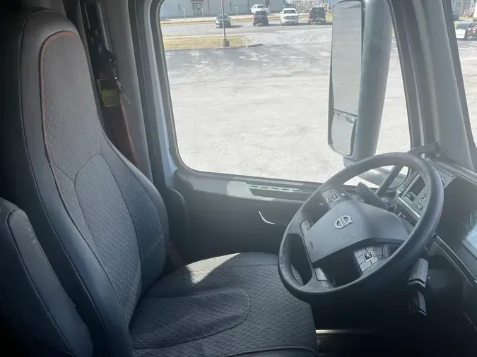 2019 VOLVO VNL64T760