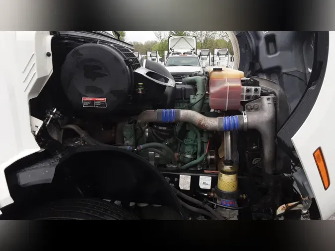 2019 Volvo VNL300