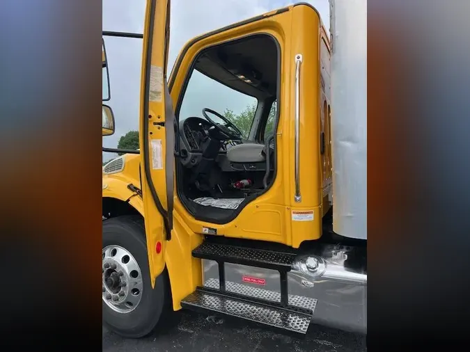 2019 Freightliner Business Class M2 106