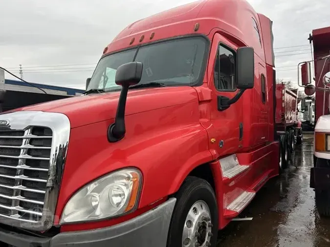2015 FREIGHTLINER CASCADIA 1258f955b7fdc481832b8c75337c856440d