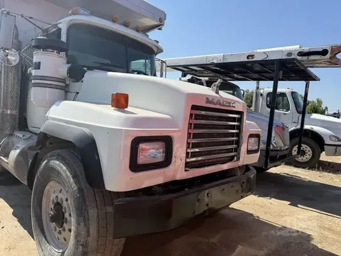 1997 MACK RD688S
