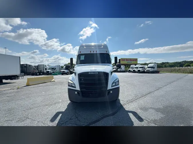2023 Freightliner Cascadia 126
