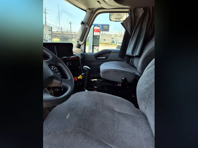 2019 NAVISTAR INTERNATIONAL LT625 SLPR CAB