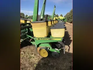 JOHN DEERE 7200