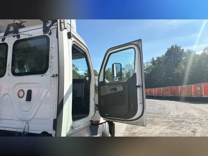 2020 Freightliner Cascadia 126