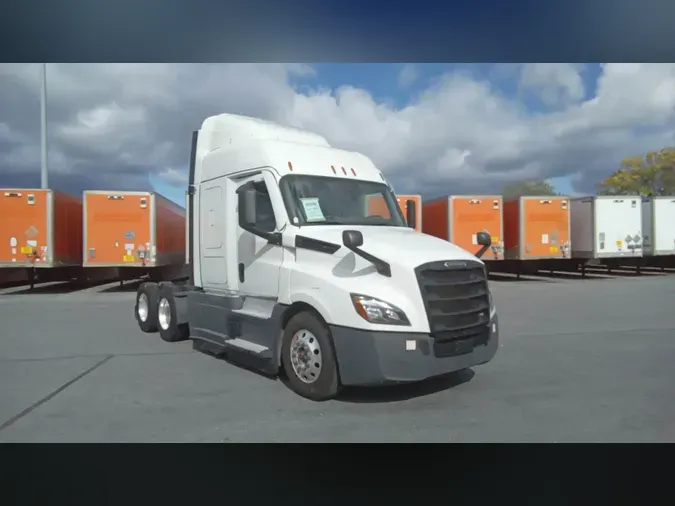 2021 Freightliner Cascadia 1268fadf70a1e9da0c325a64a021fe236e5