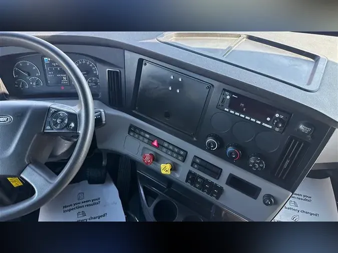 2022 FREIGHTLINER CA126