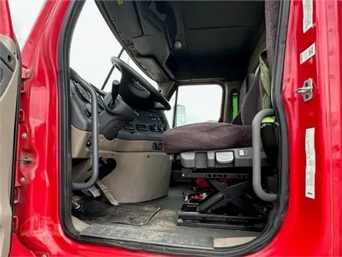 2016 FREIGHTLINER CASCADIA 113