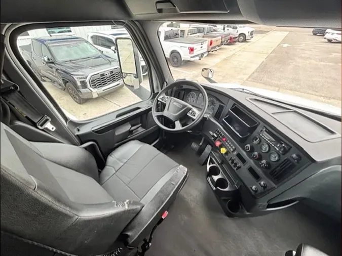 2023 Freightliner Cascadia 126