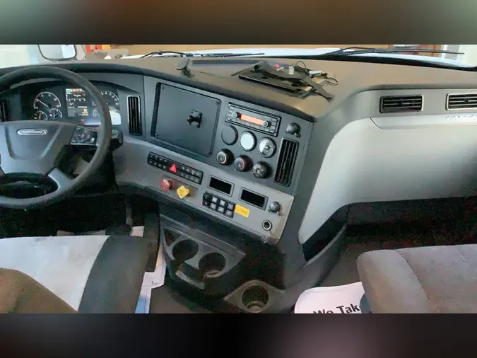 2020 Freightliner Cascadia 126