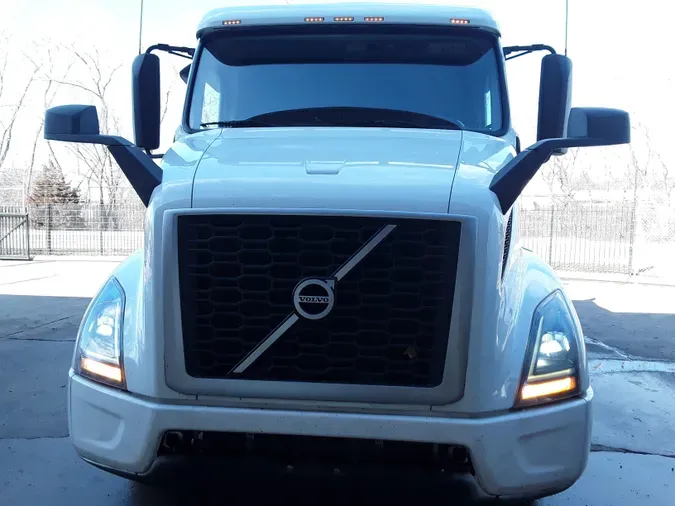 2019 VOLVO VNR64T-640