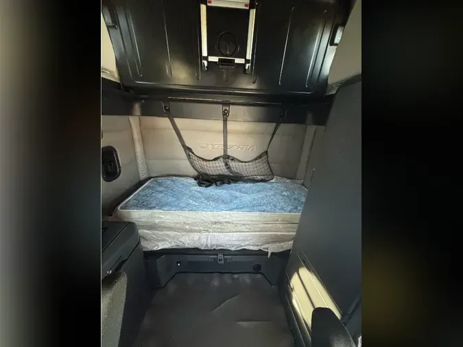 2020 FREIGHTLINER Cascadia 126