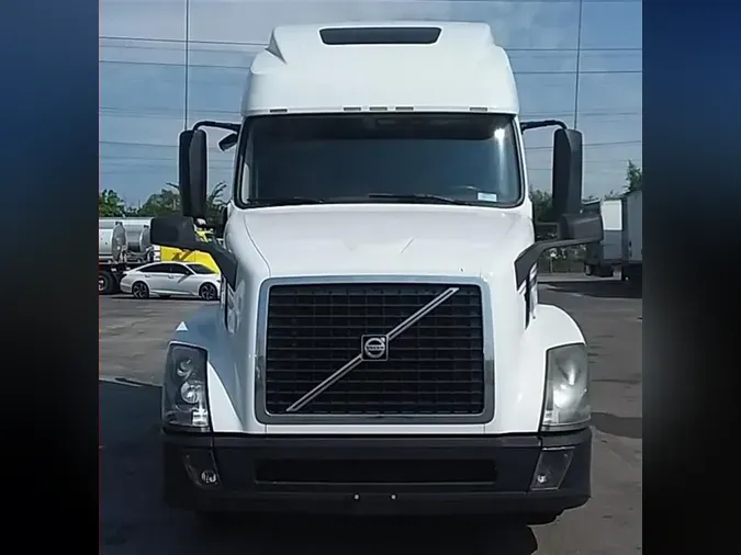 2017 VOLVO VNL64T670