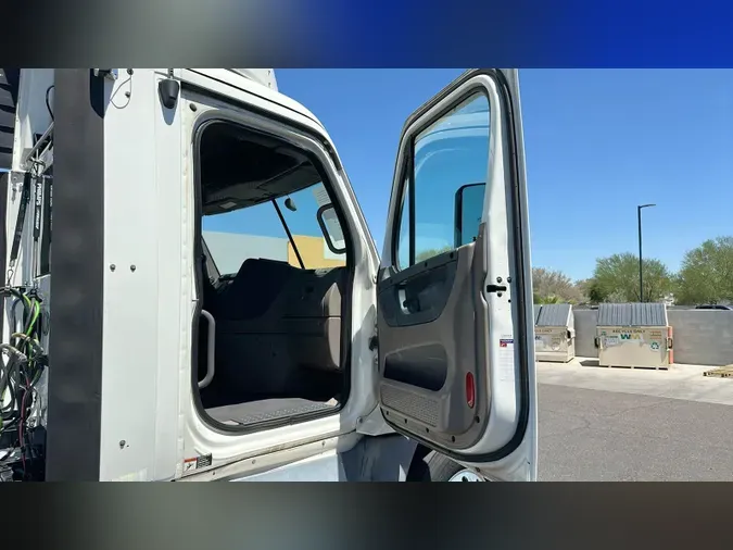 2019 Freightliner Cascadia 1258fc0b180d68e535921e7e01d663cbab2