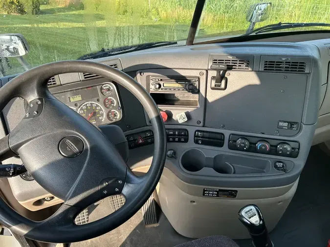 2011 Freightliner CASCADIA 113