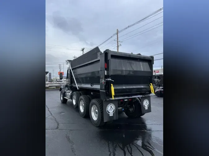 2025 Kenworth T880