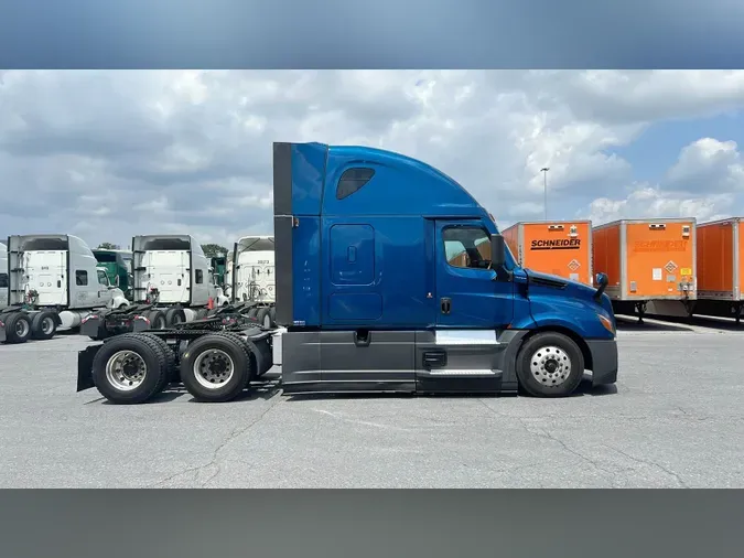 2023 Freightliner Cascadia 126