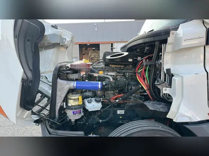 2022 Freightliner Cascadia 126