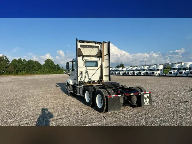 2016 Volvo VNL300