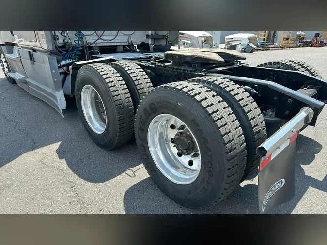 2021 Freightliner Cascadia 126