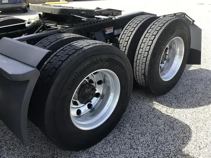 2021 FREIGHTLINER CA126