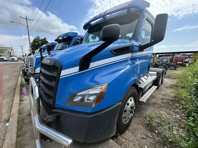 2020 FREIGHTLINER CASCADIA 116