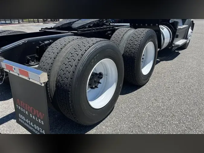 2019 FREIGHTLINER CA126