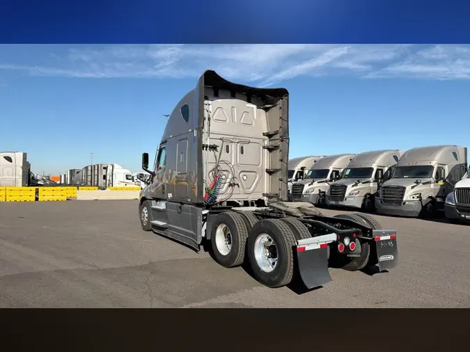 2025 Freightliner Cascadia 126