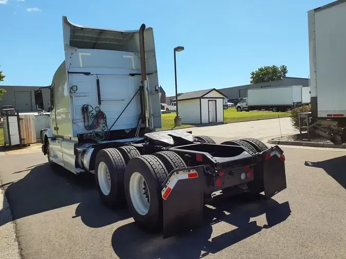2020 VOLVO VNR64T-640