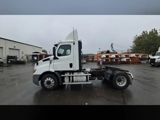 2018 Freightliner Cascadia 1268fd931bbe1dbe920ce72ca64ff5d779a