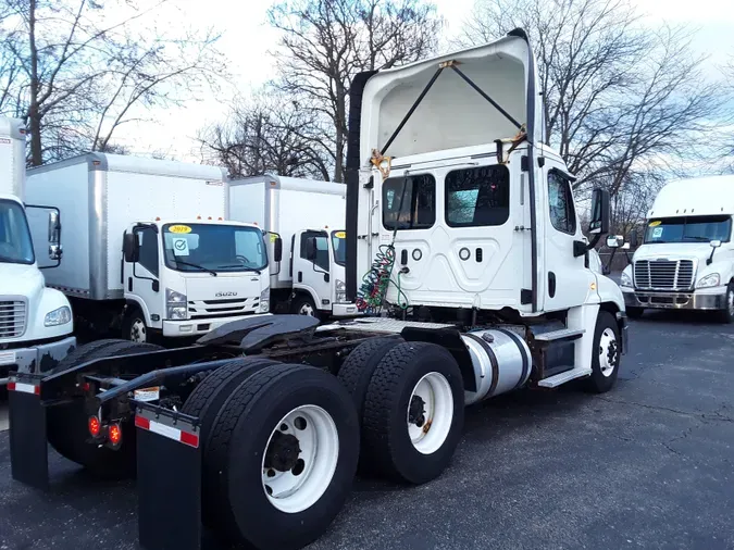 2018 FREIGHTLINER/MERCEDES CASCADIA 125