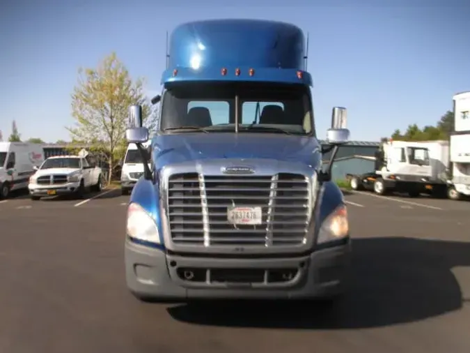 2017 FREIGHTLINER/MERCEDES CASCADIA 125