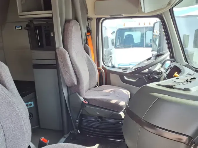 2020 VOLVO VNR64T-640