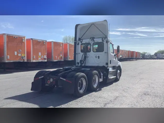2020 Freightliner Cascadia 126