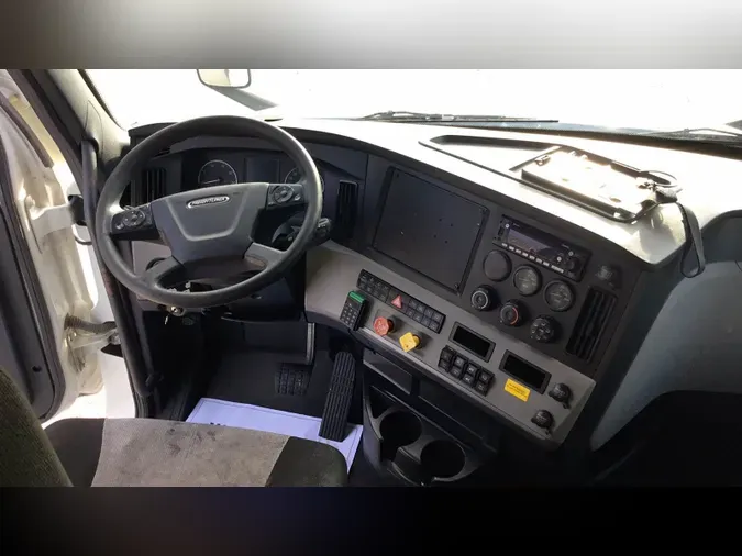 2021 Freightliner Cascadia 126