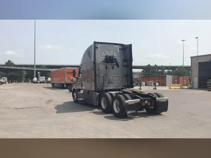 2022 Freightliner Cascadia 1268fe6ace77d5c413567da5eb14e5c5f40