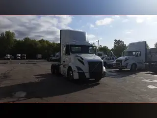 2019 Volvo VNL300